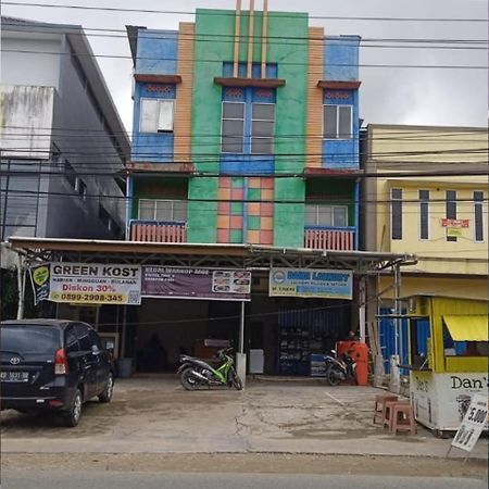Greenkost Hostel Sintang Exterior photo