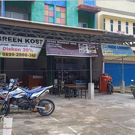 Greenkost Hostel Sintang Exterior photo