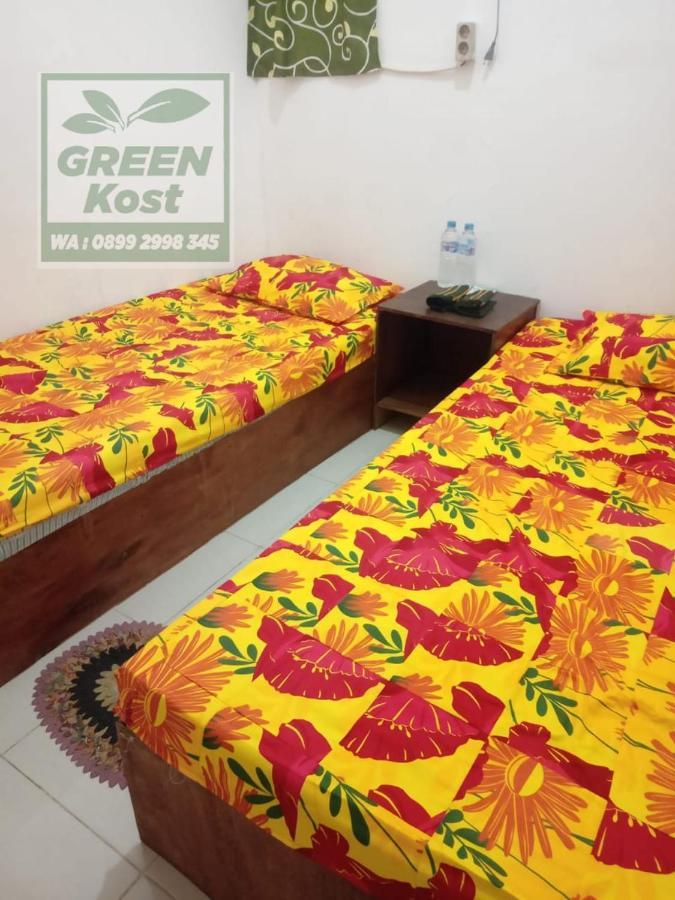 Greenkost Hostel Sintang Exterior photo