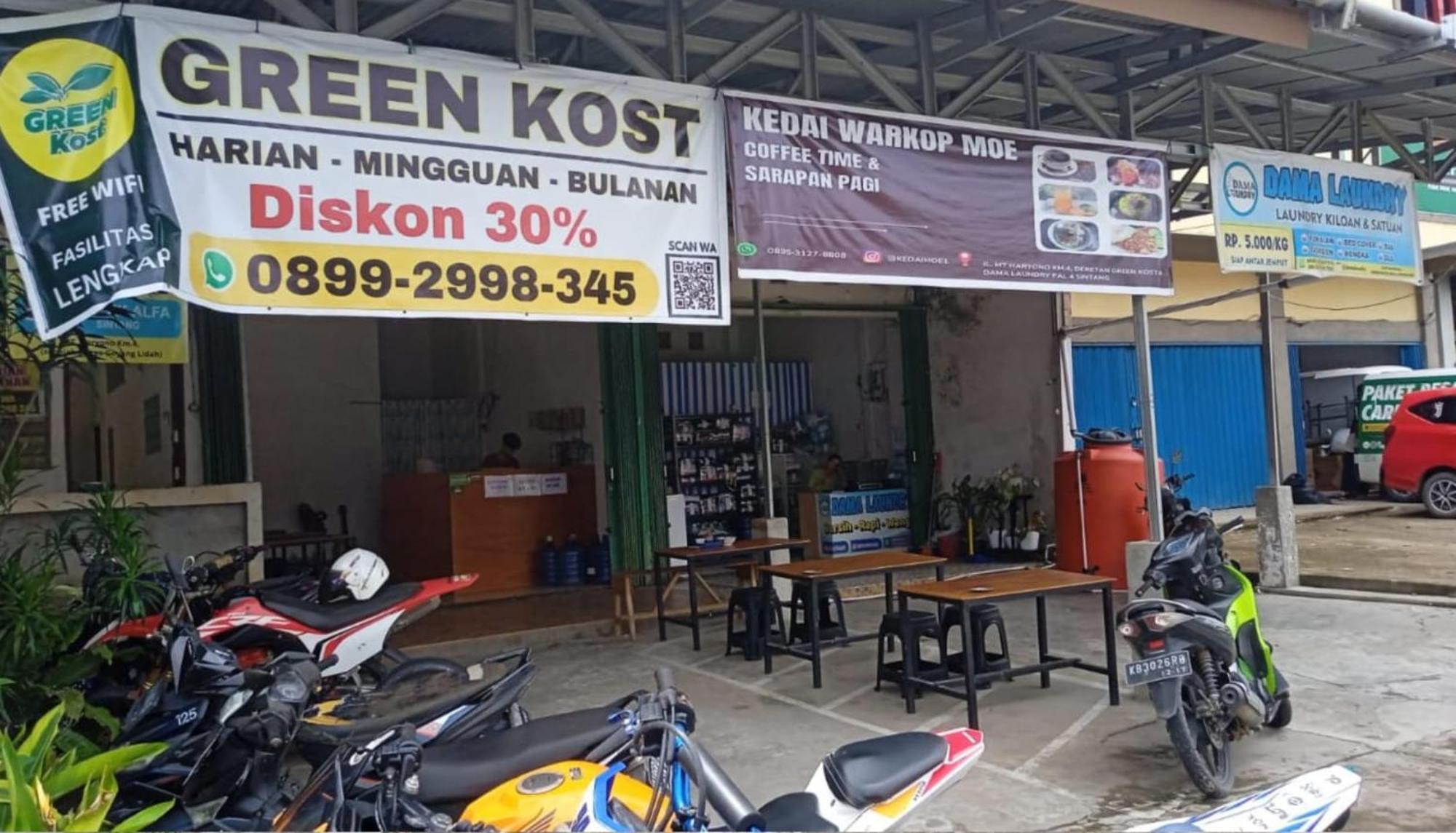 Greenkost Hostel Sintang Exterior photo